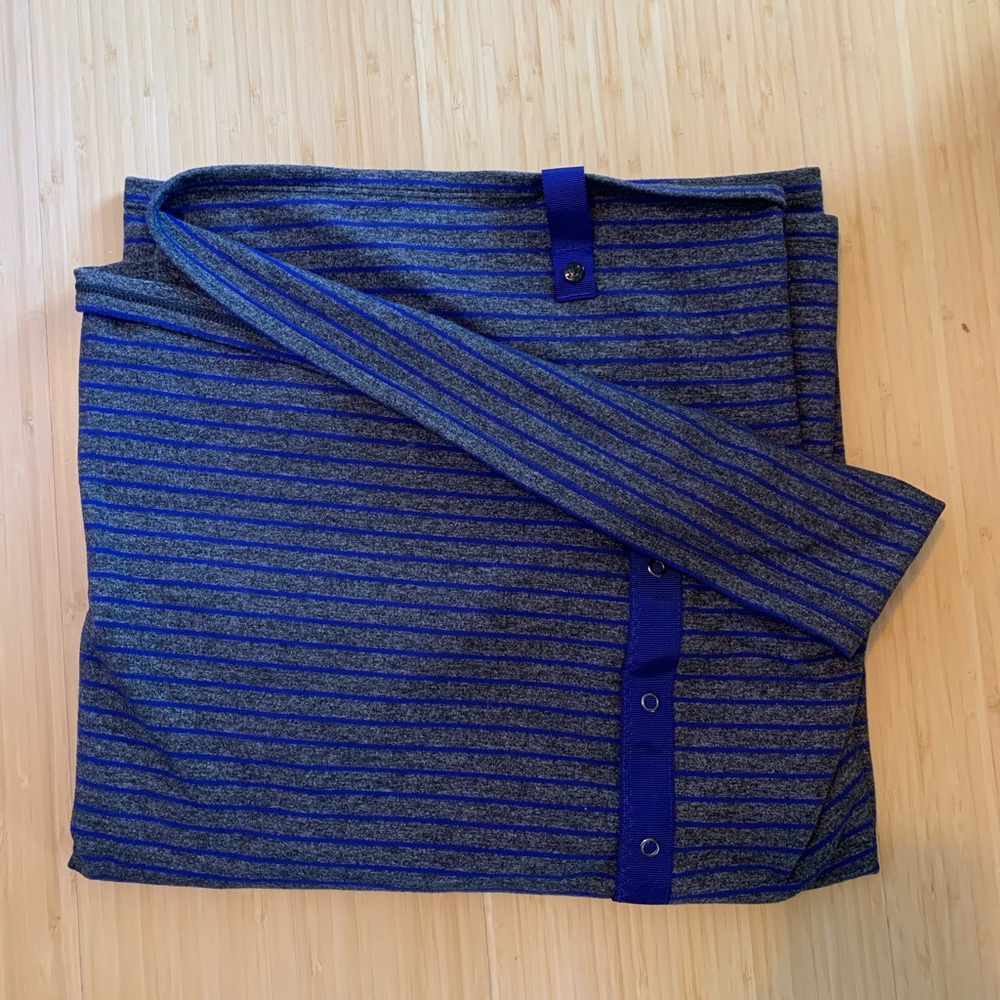 blue & grey striped Lululemon scarf